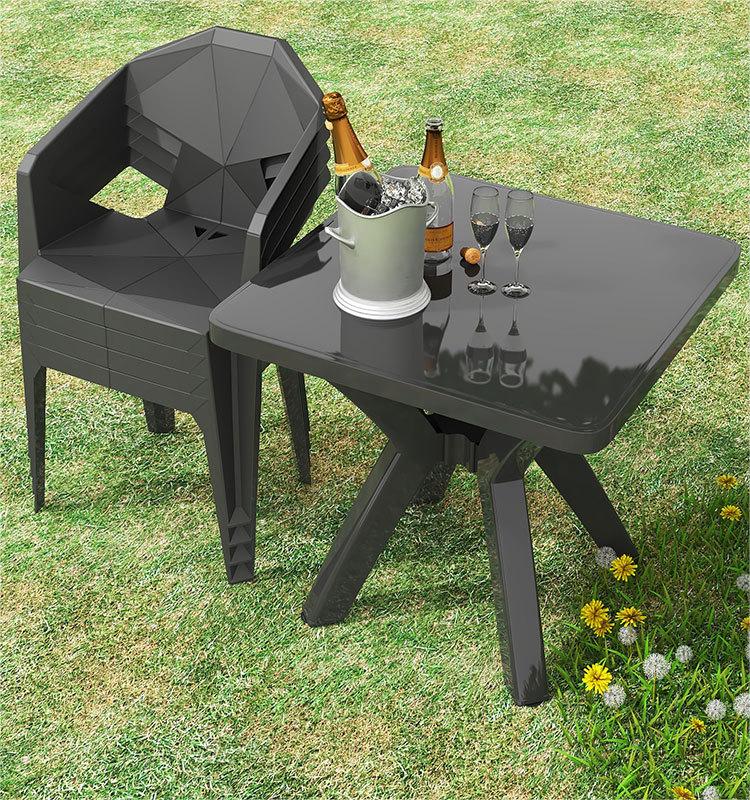 Outdoor leisure table and chairs